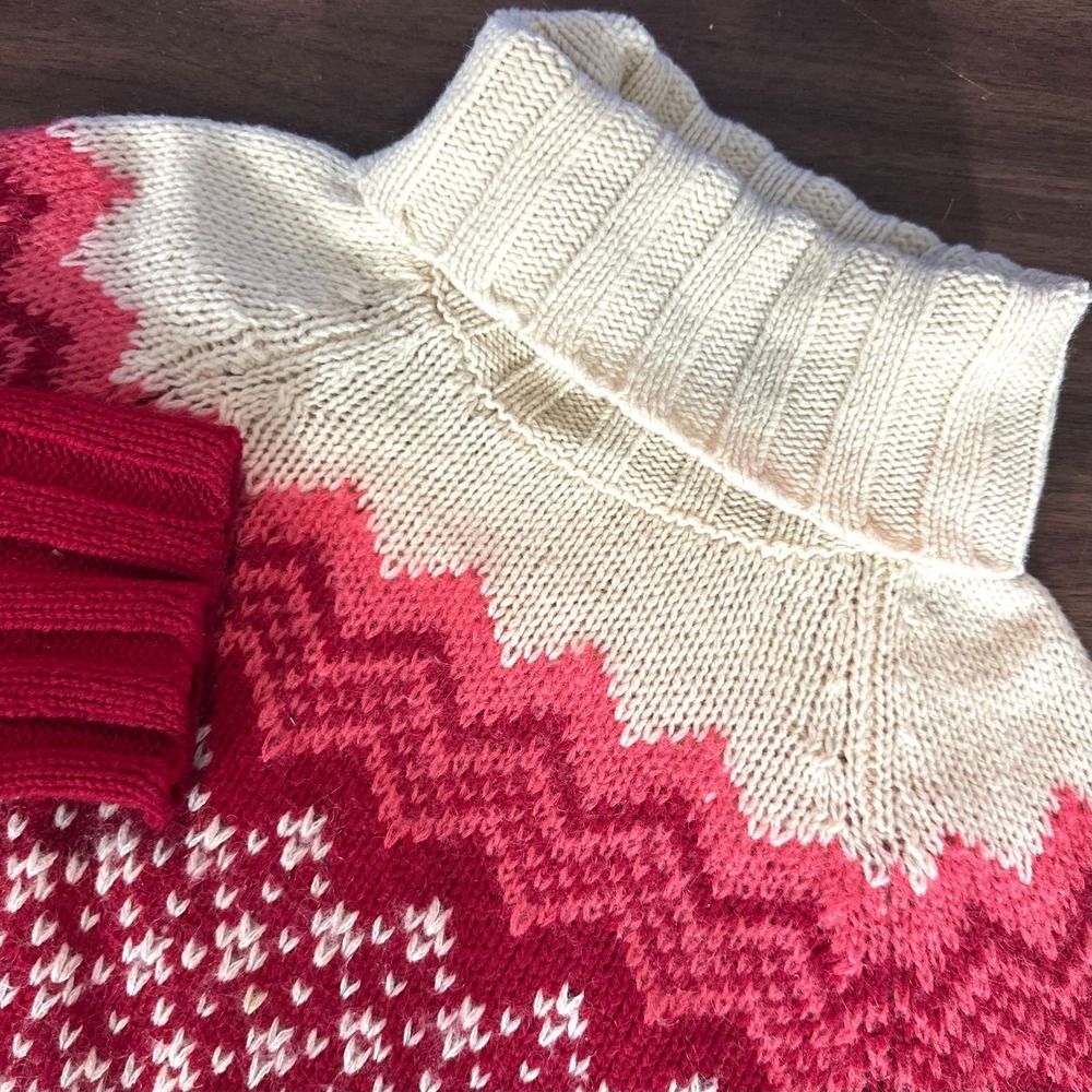 American Eagle Y2K Vintage Sweater Lamb Wool Holiday Red Cream‎ Turtleneck